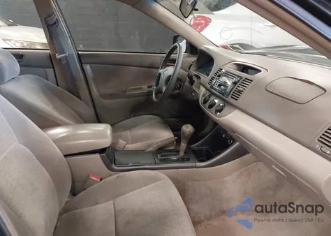 2002 Toyota Camry Le z USA, uszkodzony, nr VIN 4T1BE32K02U584885